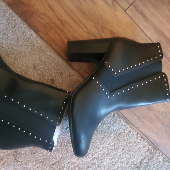 Lane Bryant 11w Black studded boot heel - Picture 2 of 4
